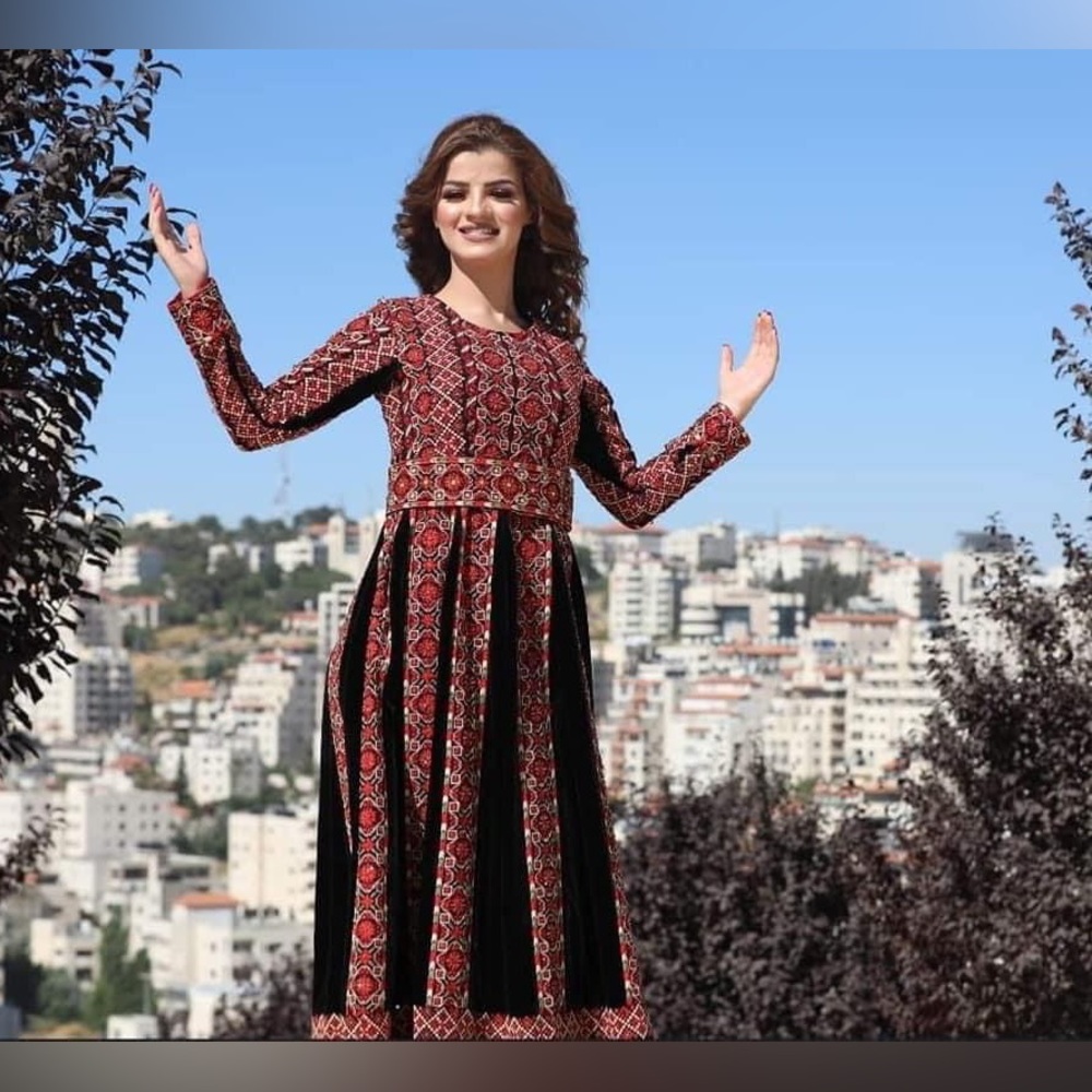Palestinian thobe